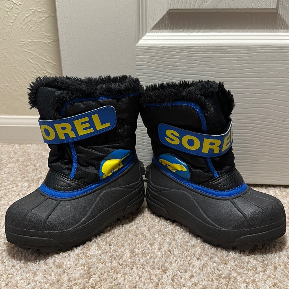 Sorel Snow Boots (Kid Size 9)